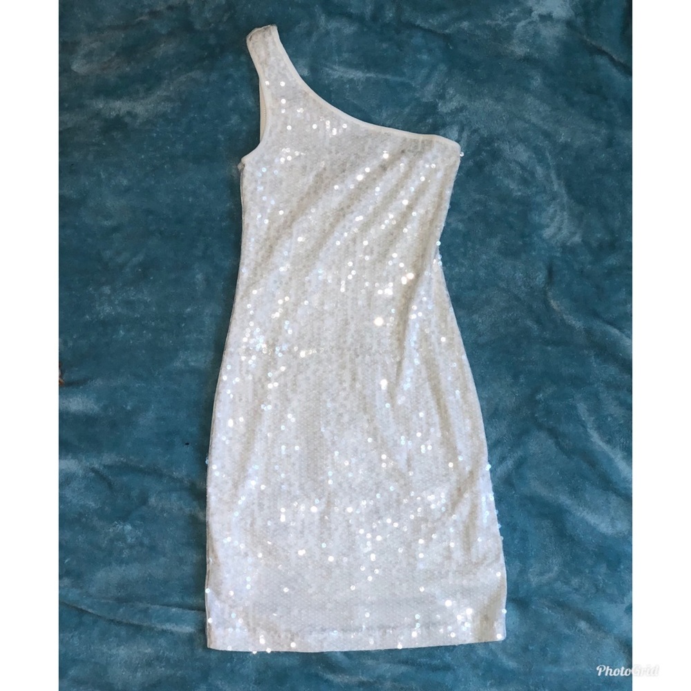 One shoulder dress